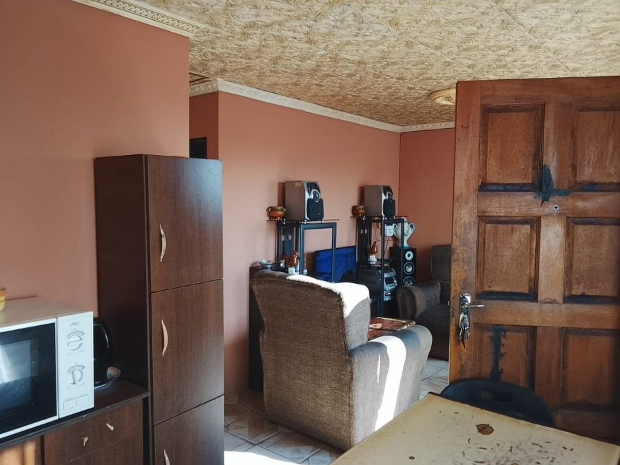  Bedroom Property for Sale in Umrhabulo Triangle Western Cape
